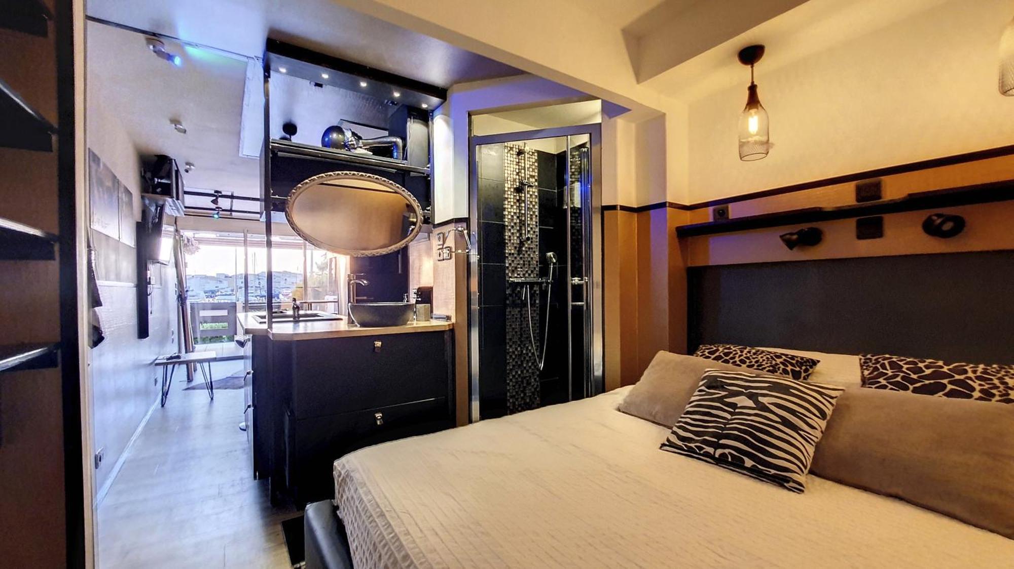 Naturist Cap In Loft Apartment
